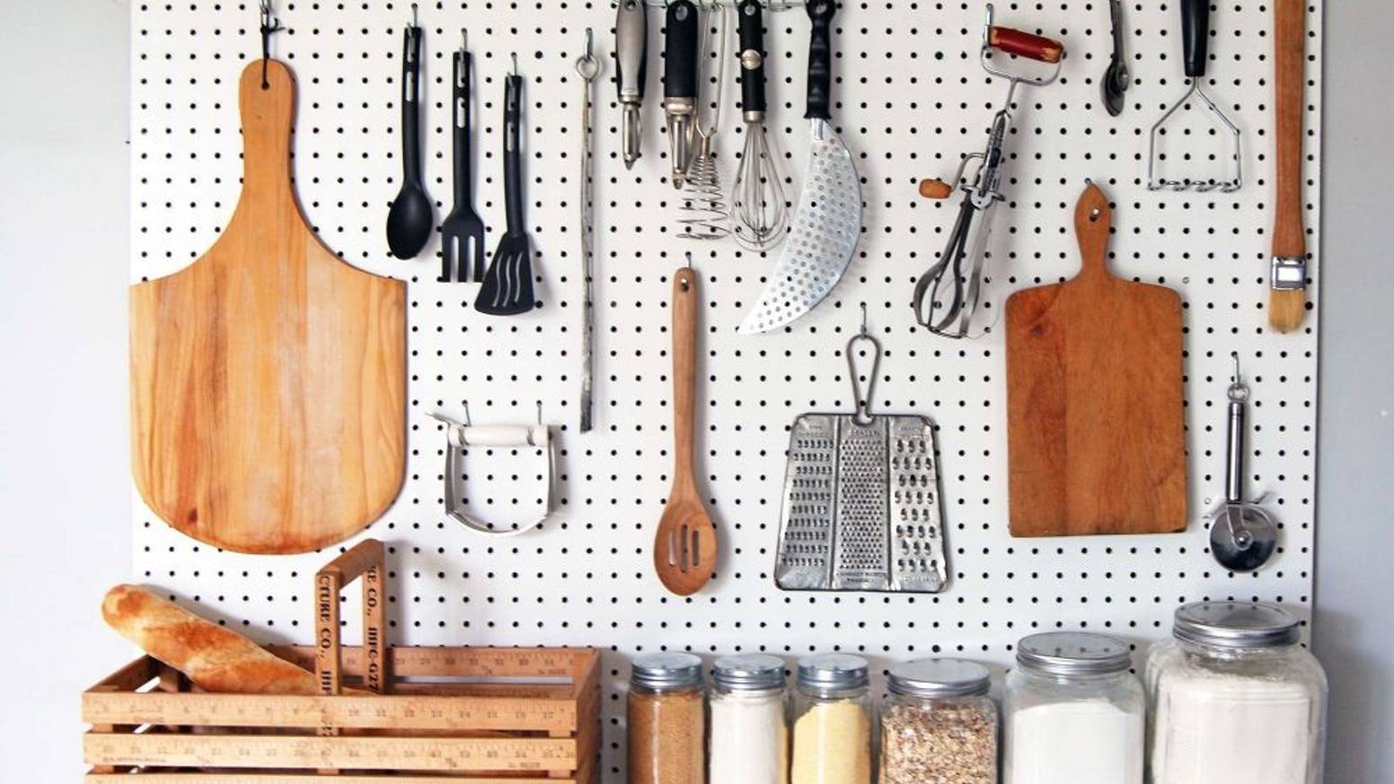 25 гениальных приспособлений, которые станут незаменимыми помощниками на вашей кухне
