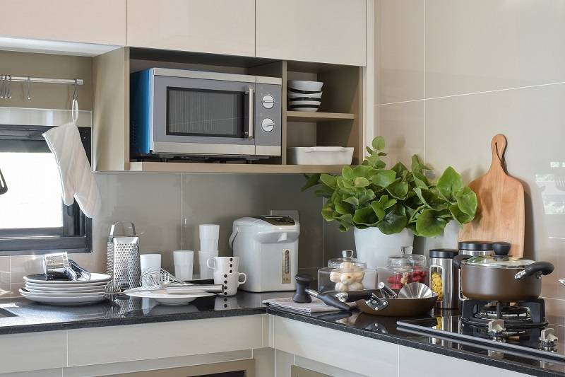 Варианты размещения и способы установки микроволновой печи на кухне - дизайн домов и квартир