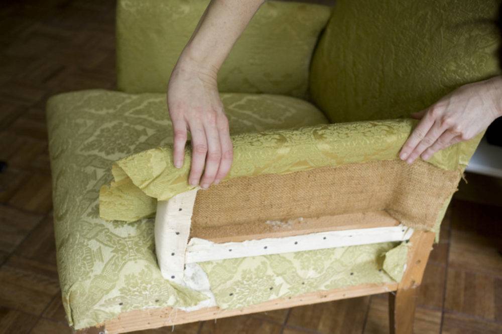 Как перетянуть диван: пошаговая инструкция с фото