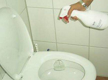 Запах канализации в туалете: что делать, куда обращаться