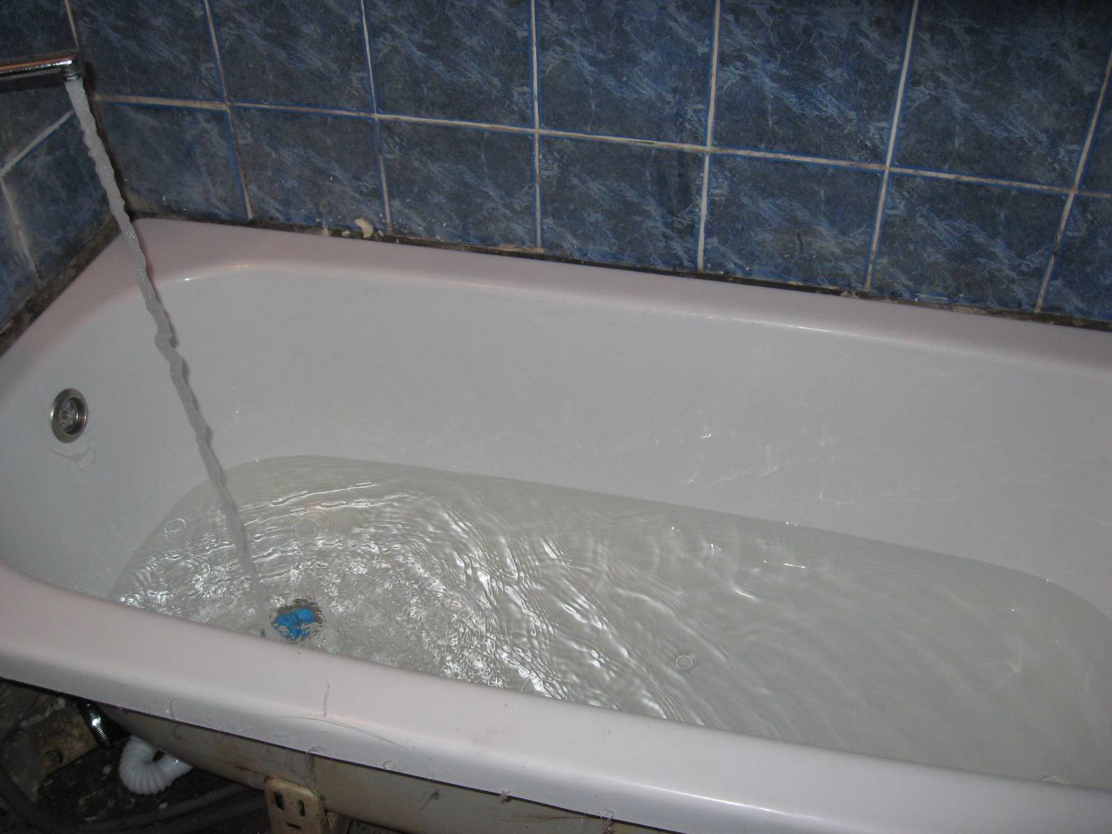 Что такое и как установить акриловый вкладыш для ванны своими руками?