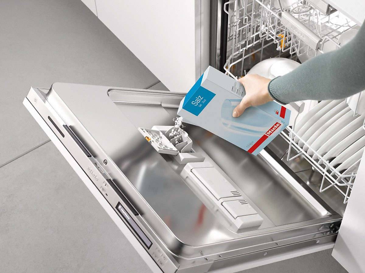 Как избавиться от запаха в посудомоечной машине?