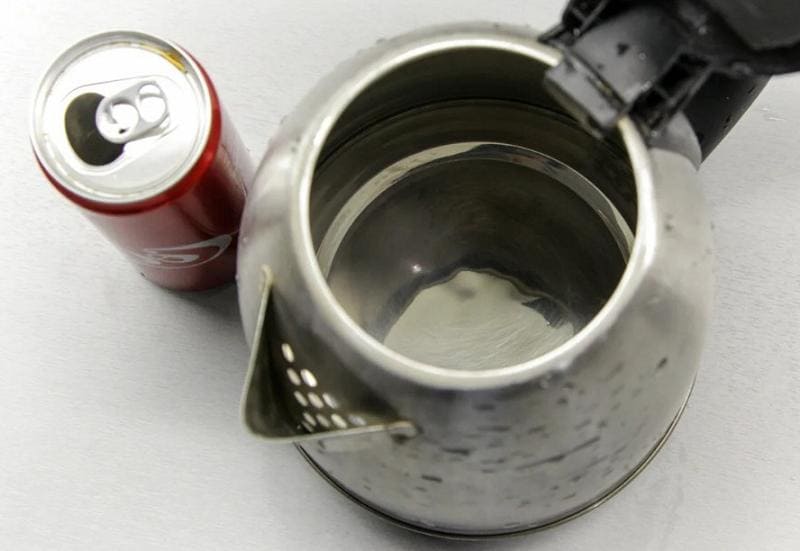 Как отмыть чайник от накипи пепси колой