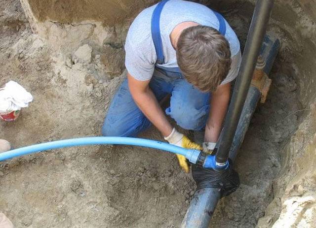 Как врезаться в водопроводную трубу под давлением: требования и основные способы