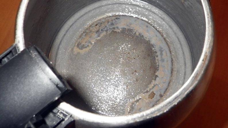 9 хитростей, как почистить чайник лимонной кислотой, уксусом, кока-колой, содой от накипи домашних условиях?