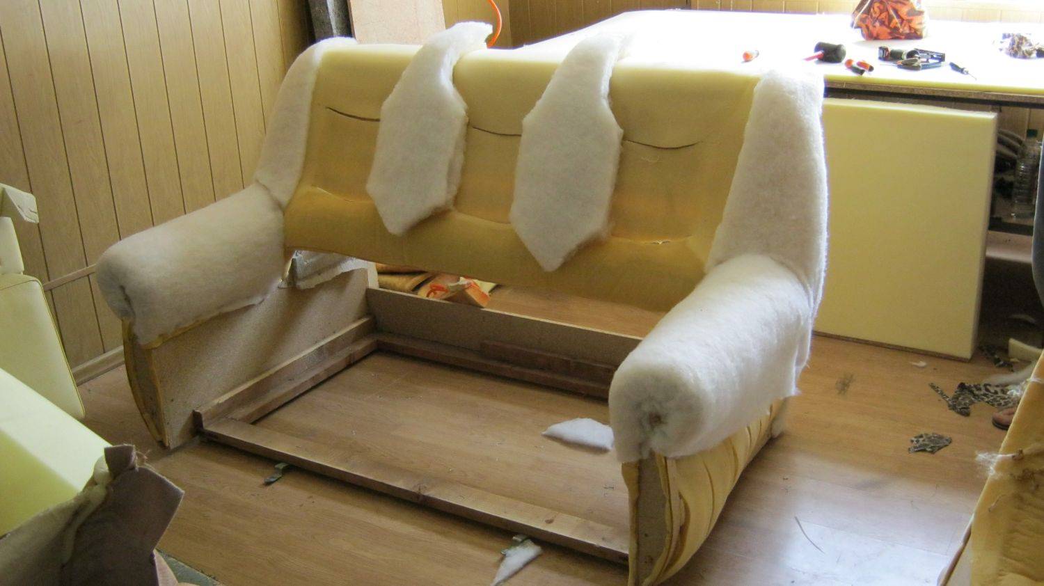 Как перетянуть диван – мастер-класс по перетяжке мебели