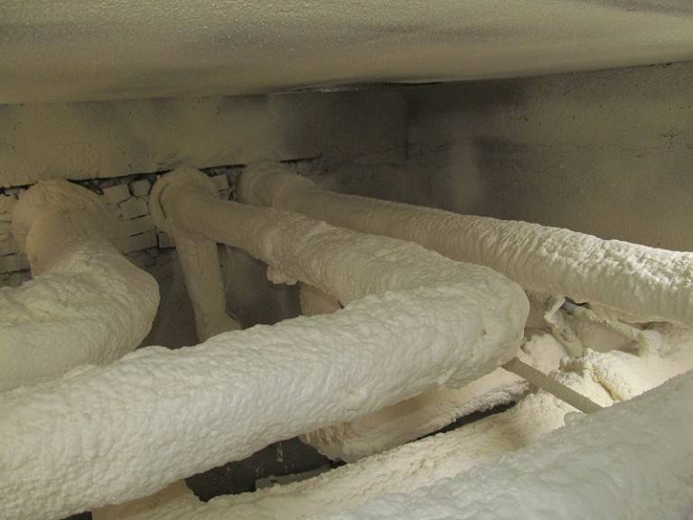 Как выполнить утепление вентиляционных труб на чердаке?