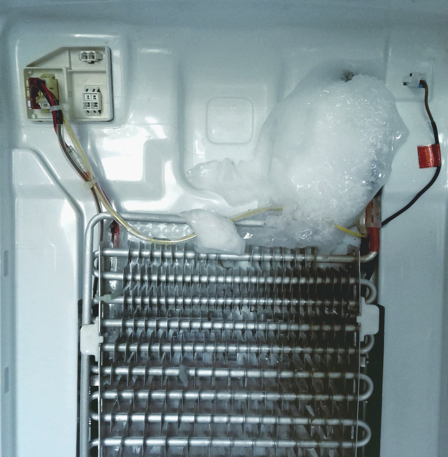 Система заморозки является самой сильной. Испаритель Индезит ноу Фрост. Испаритель холодильника самсунг ноу Фрост. Холодильник Атлант no Frost морозилка. Система ноу Фрост Атлант.