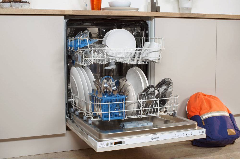 Нужна ли в доме посудомоечная машина?