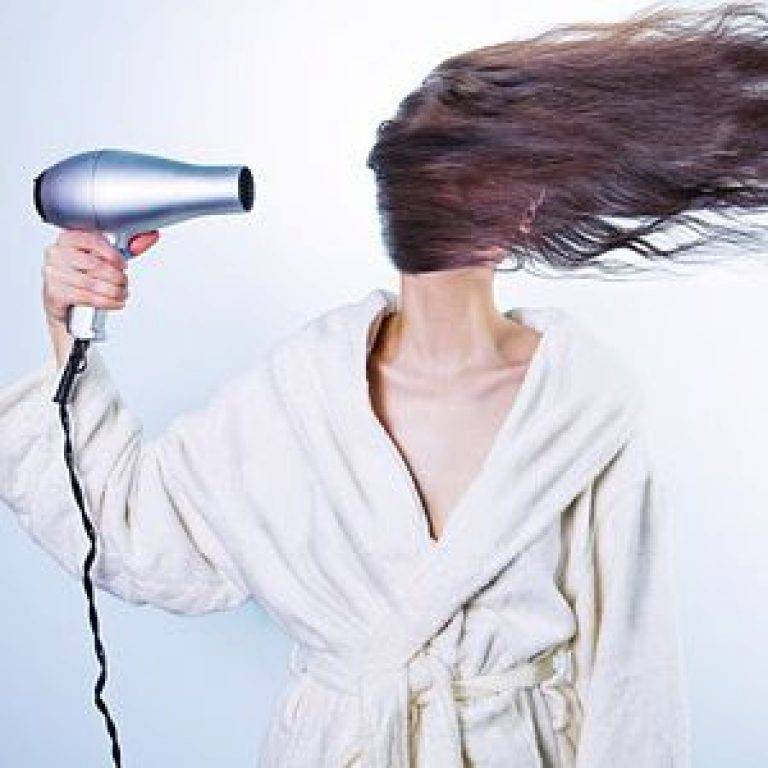 Как быстро высушить волосы без фена и сделать красивую укладку