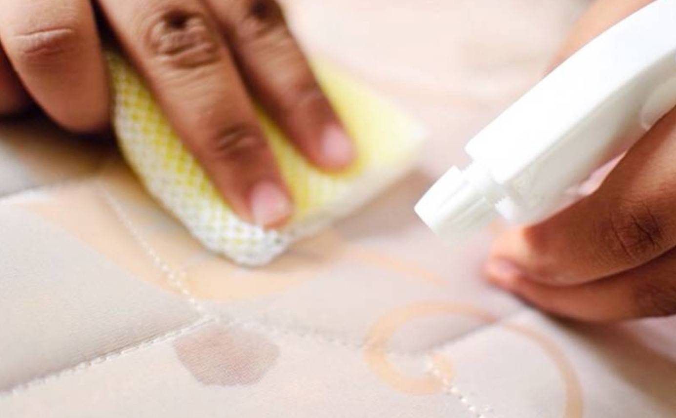 Как почистить или помыть матрас в домашних условиях – 11 способов вывести грязь и пятна с матраса