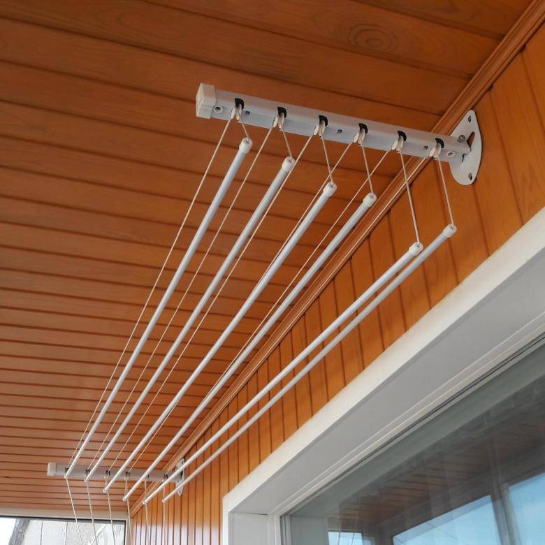 Сушилка для белья на балкон настенная раздвижная, подвесная, потолочная вешалка для белья на балкон или бельевые веревки на балкон