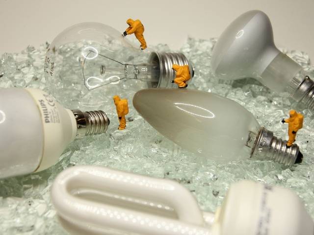 Сколько ртути в энергосберегающих лампах и что делать если она разбилась