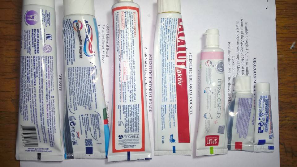 Классификация тюбик. Цветовая маркировка зубной пасты на тюбиках. Полоски на зубной пасте. Посломки на зубеых пастах. Зубная паста полоски на тюбике.