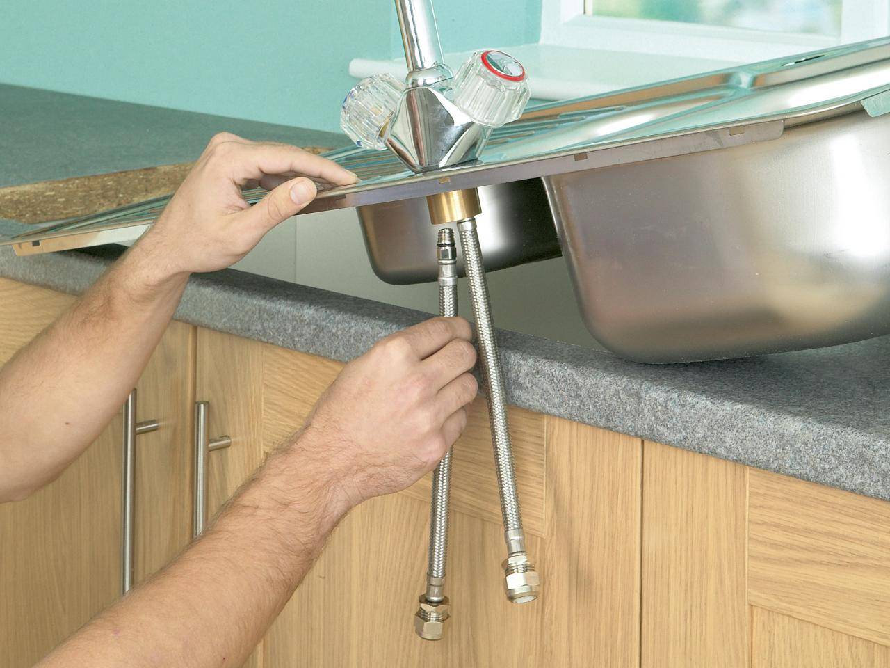 Установка и подключение смесителя на кухне: как поставить кран на раковину