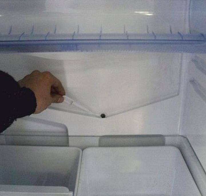 Почему течет холодильник indesit: снизу, иногда лужа спереди, основные причины