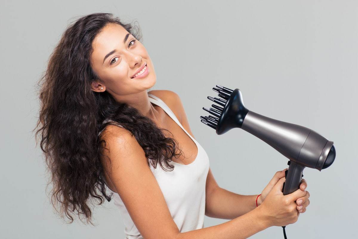 Как можно быстро высушить волосы с феном и без него