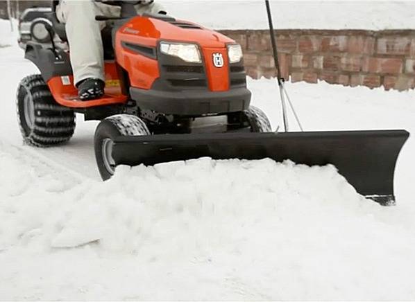 Снегоуборочный минитрактор для домашнего хозяйства