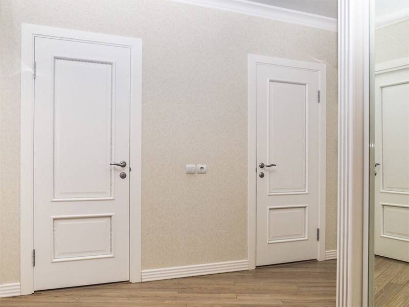 Использование светлых дверей в интерьере квартиры: реальные фото