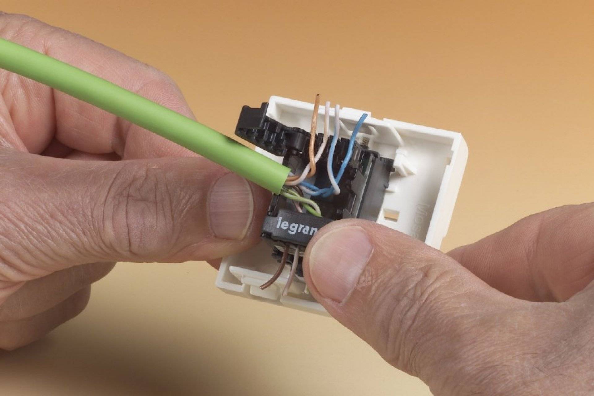 Как подключить телефонную розетку к телефонному кабелю или линии - мега дом