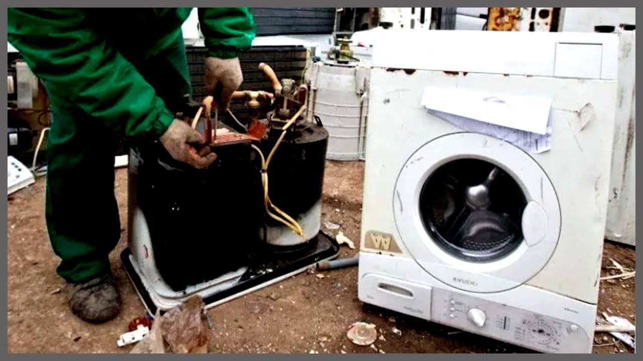 Сдать стиральную машину за деньги в спб. Утилизация стиральных машинок. Старая стиральная машина утилизация. Утилизация стиральных машин машин. Свалка стиральных машин.