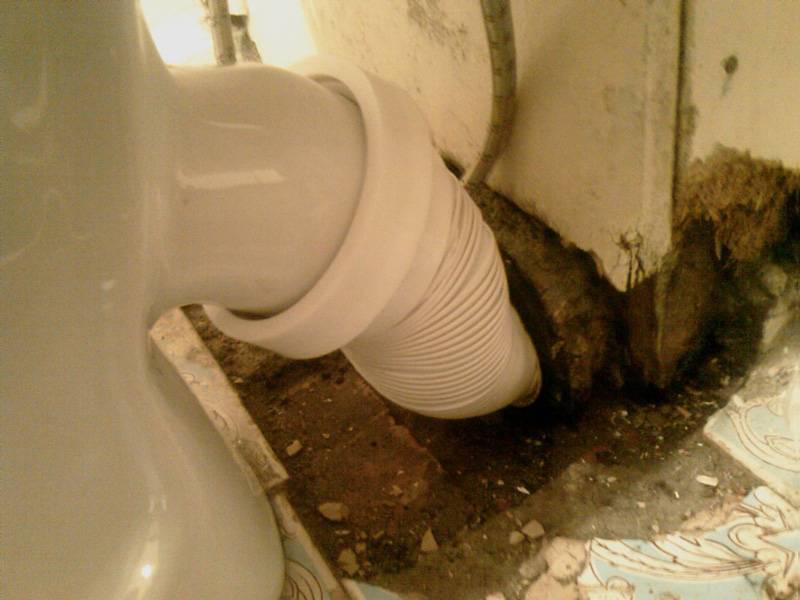 Запах канализации в туалете какие причины и как устранить - гидканал