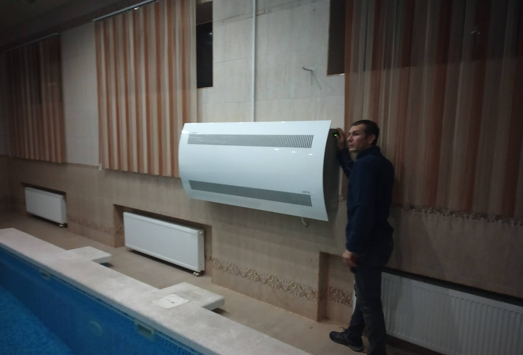 Осушители воздуха для бассейнов: настенные, канальные, напольные, обзор производителей +фото и видео