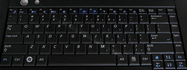 Синие клавиши на ноутбуке