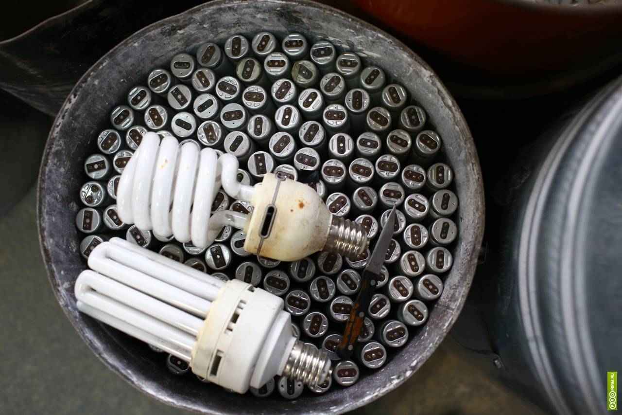 Как утилизировать энергосберегающие лампочки