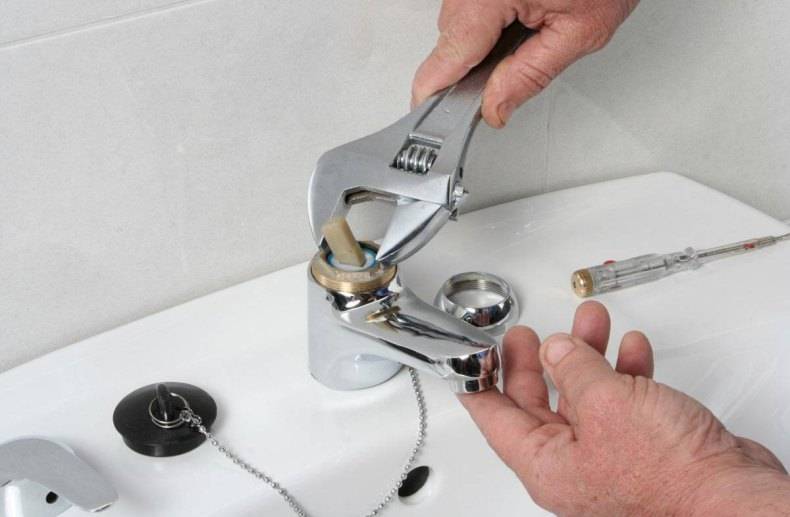 Ремонт смесителя в ванной: как починить кран своими руками, как отремонтировать устройство, как прочистить, если вода плохо течет