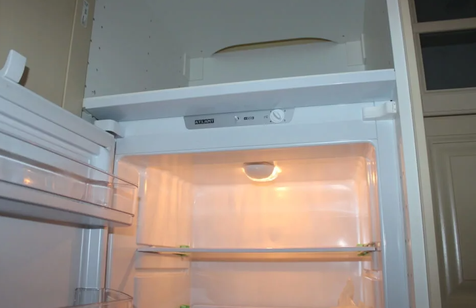 Как правильно установить холодильник на кухне