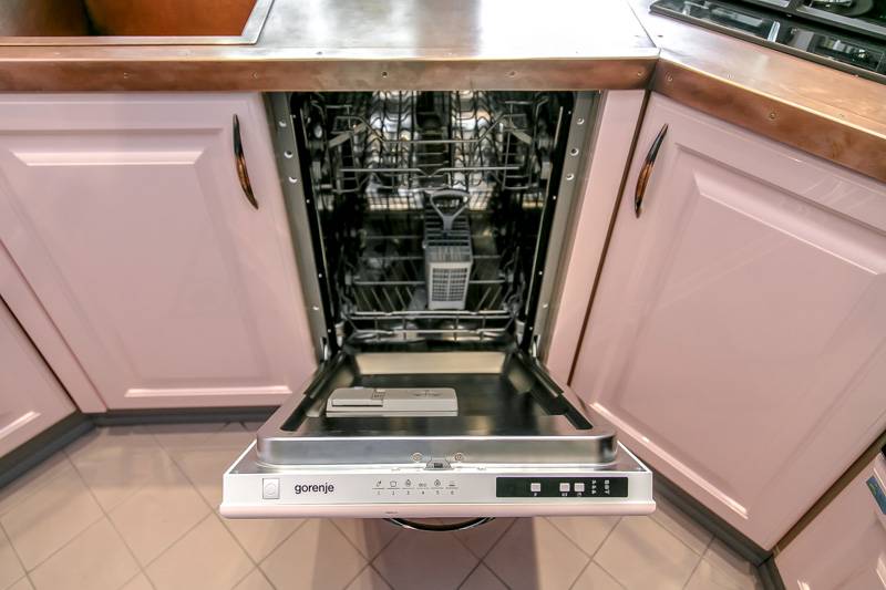 Установка посудомоечной машины в готовую кухню: встраиваемой, как встроить, схема монтажа своими руками, подключение, правильно, пошаговая инструкция, самостоятельно
