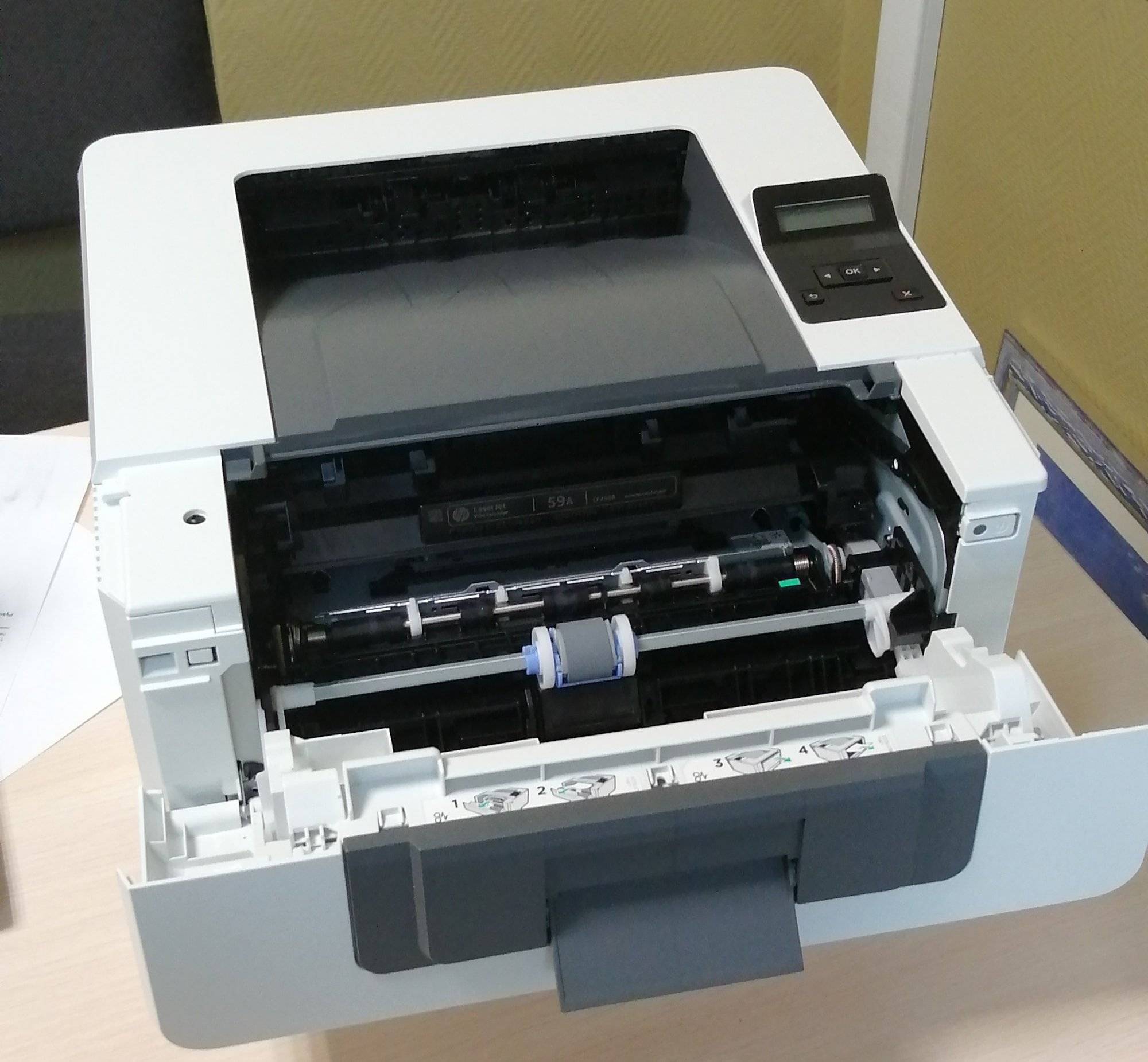Принтер hp не захватывает бумагу: почему он не берет бумагу из лотка и что делать, если он ее не видит?