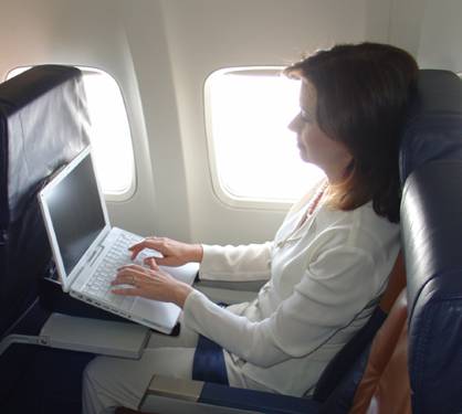Можно ли брать ноутбук в самолет: правила в 2021 году