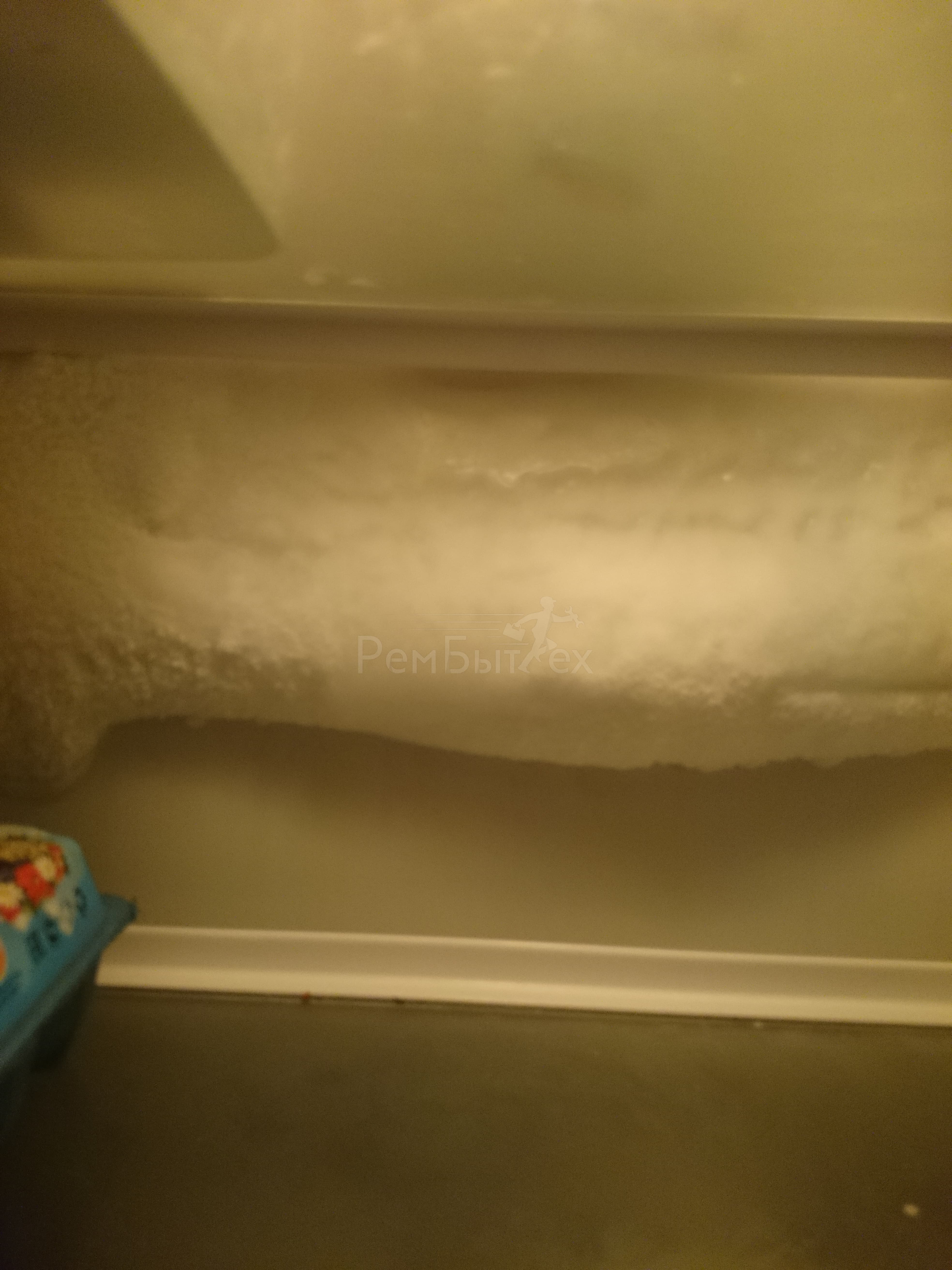 Намерзает лед на задней стенке холодильника