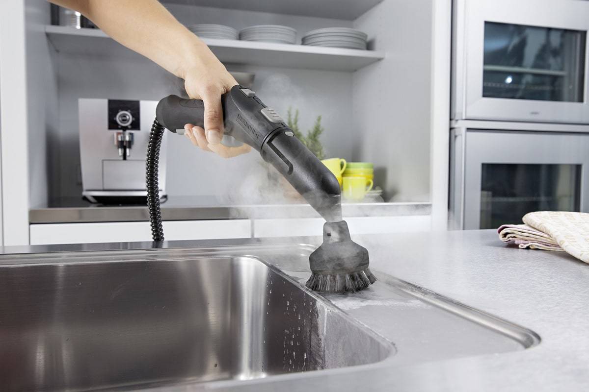 Парогенератор для мытья окон: можно ли пользоваться зимой и как мыть пароочистителем