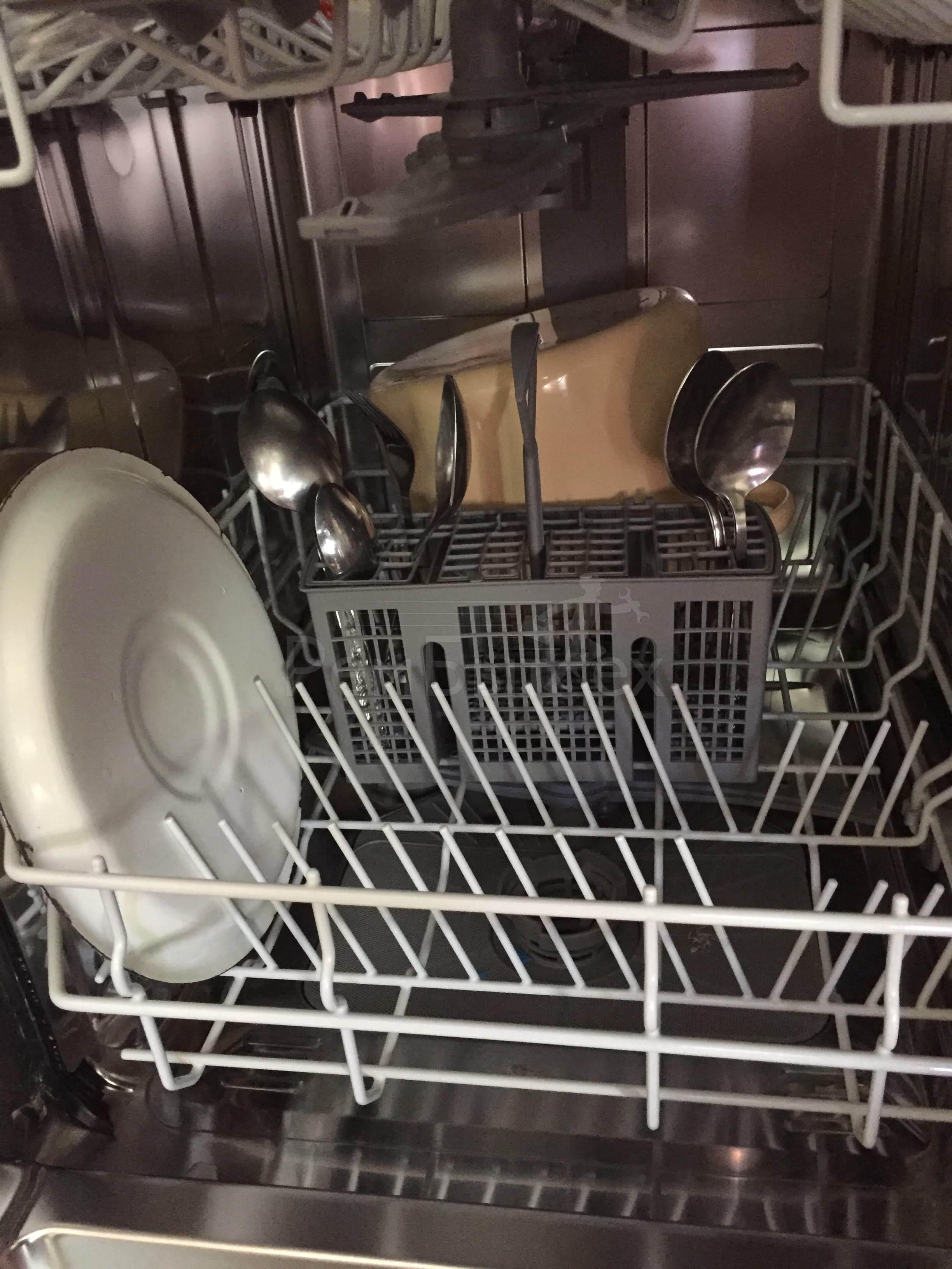 Посудомойка плохо моет посуду: причины неисправности. Обзор решений