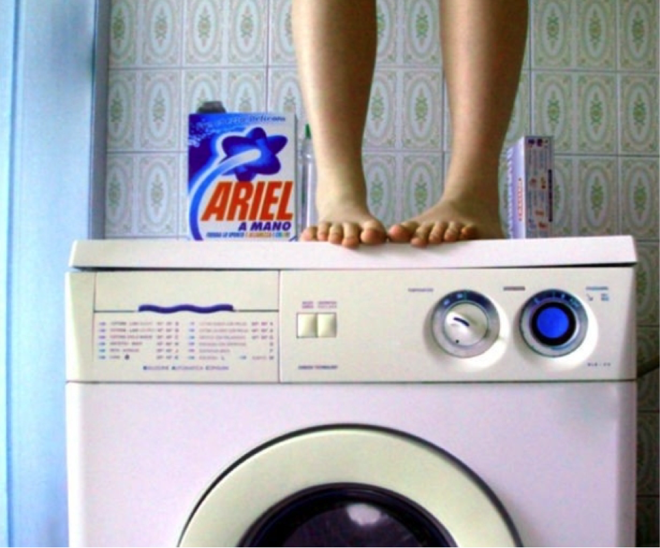 Почему прыгает стиральная машина при отжиме, что делать