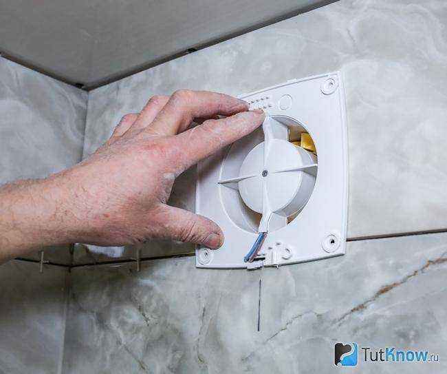 Как подключить вентилятор в ванной к выключателю - разбираемся со схемами