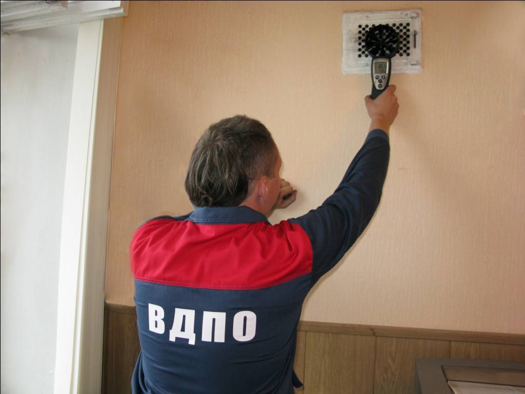 Как проверить вентиляцию в квартире: проверка работы каналов
