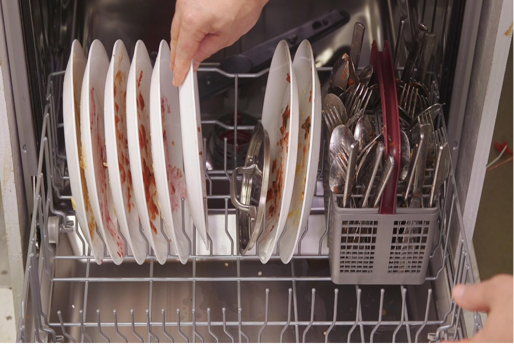 Посудомойка плохо моет посуду — причины и их устранение. почему посудомойка стала плохо мыть посуду