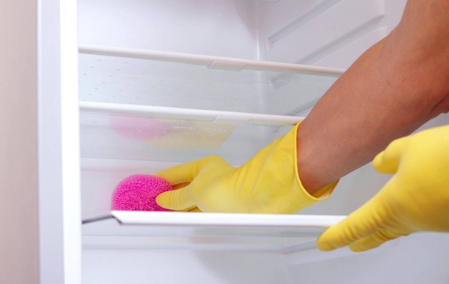 Чем мыть холодильник внутри и снаружи: уход за новым и старым