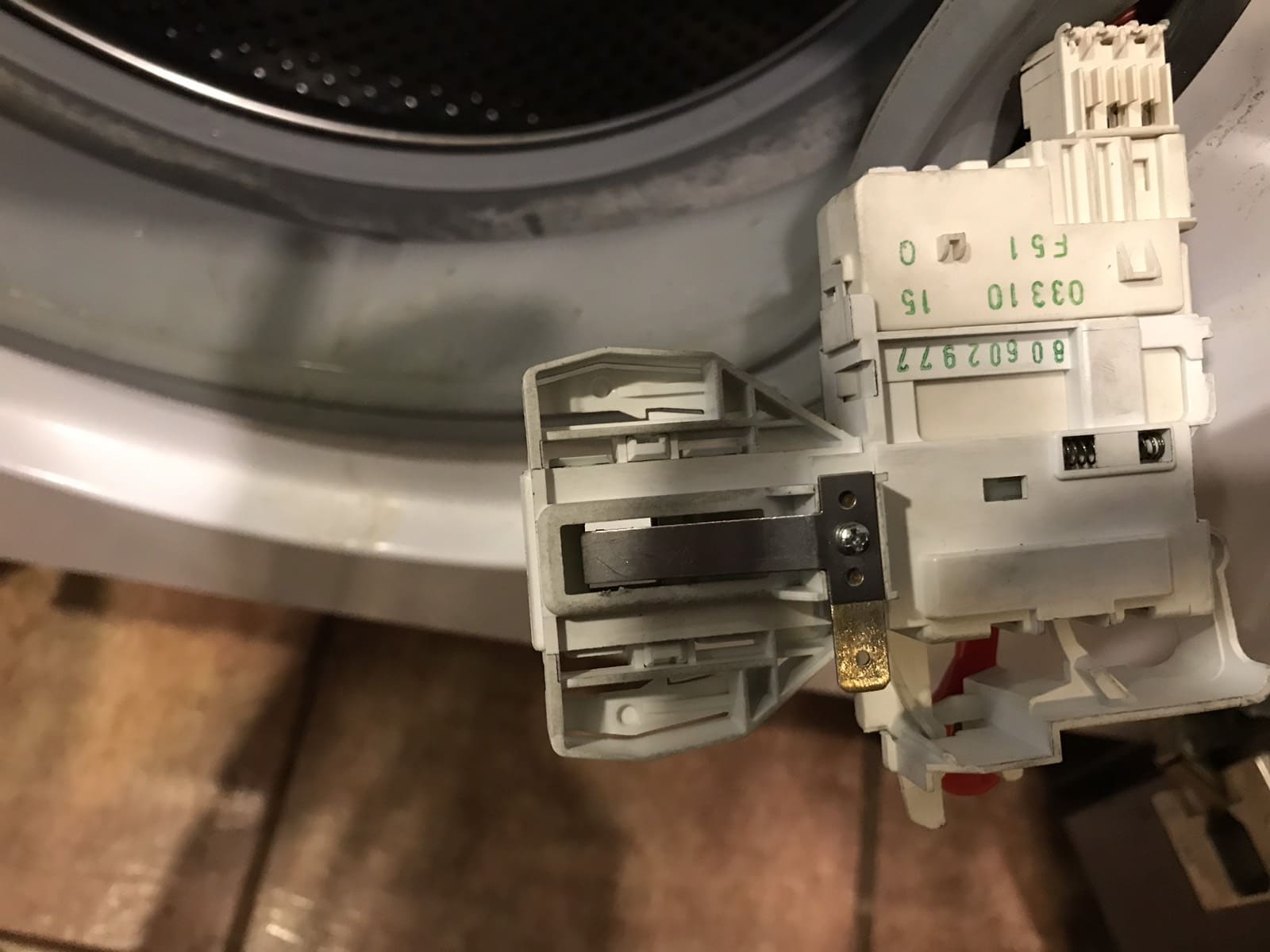 Блокировка замка стиральной машины
