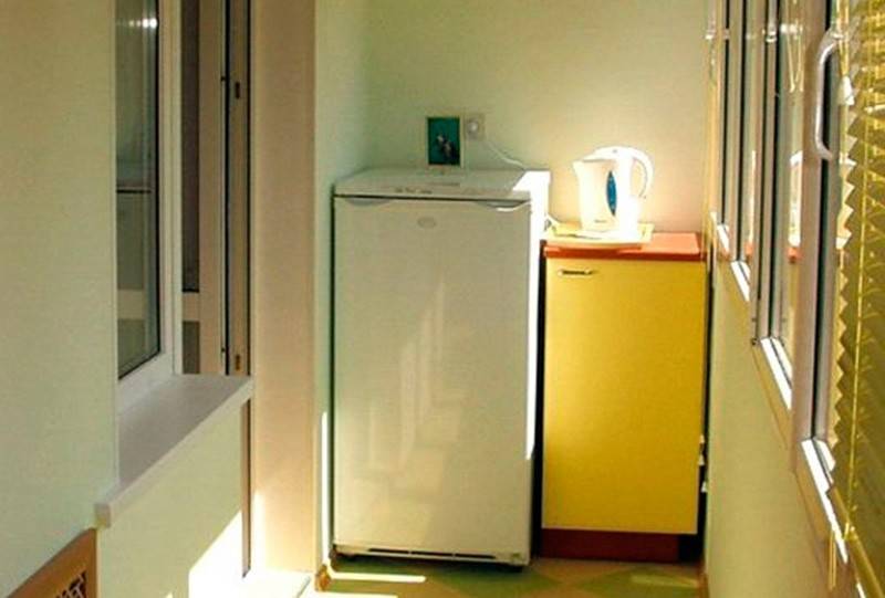 Можно ли поставить холодильник на балконе или лоджии?