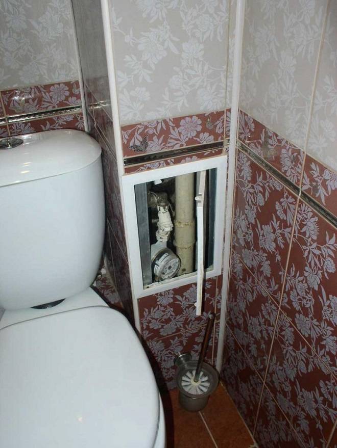 Как аккуратно закрыть трубы в туалете