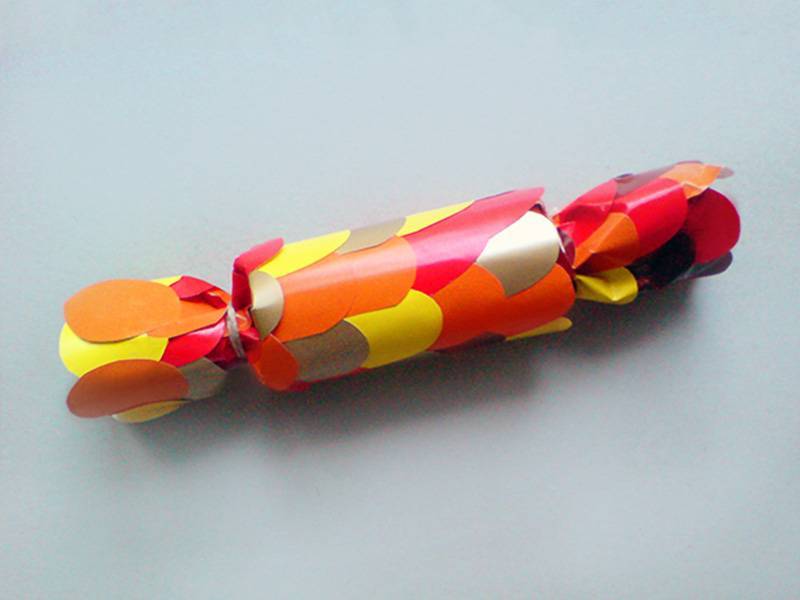 Поделки из конфет: пошаговое создание украшений и игрушек из конфет и сладостей (86 фото)