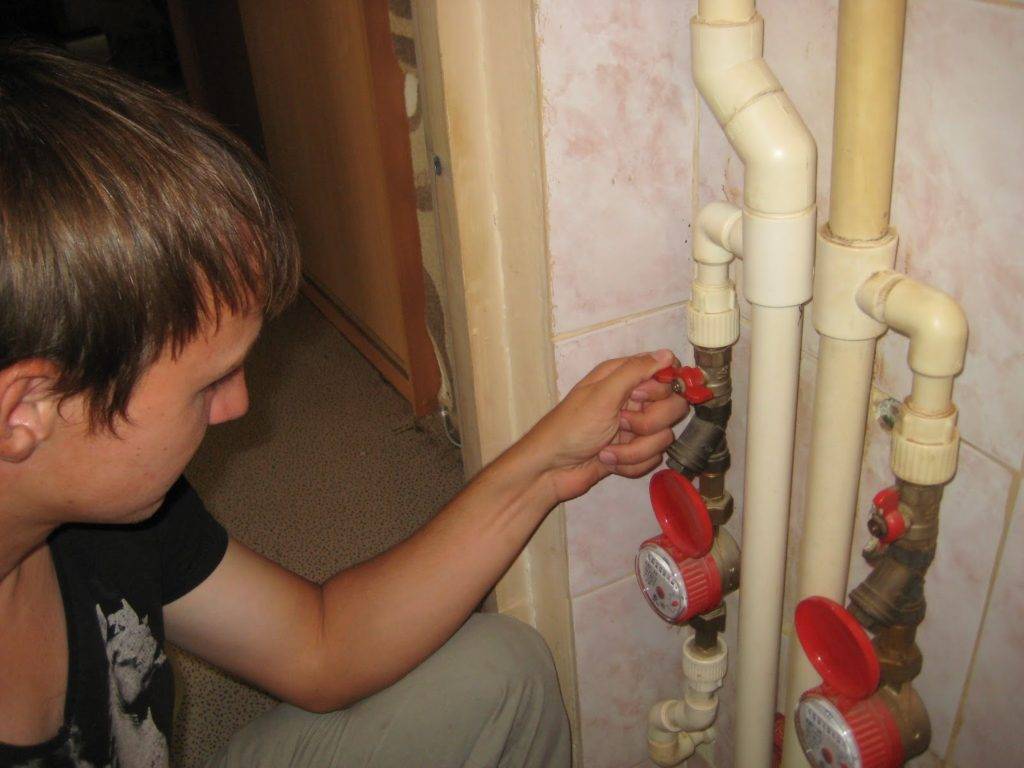Почему гудят в квартире водопроводные трубы: причины и решение проблемы