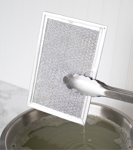 Как очистить вытяжку на кухне от жира: самые эффективные средства и способы