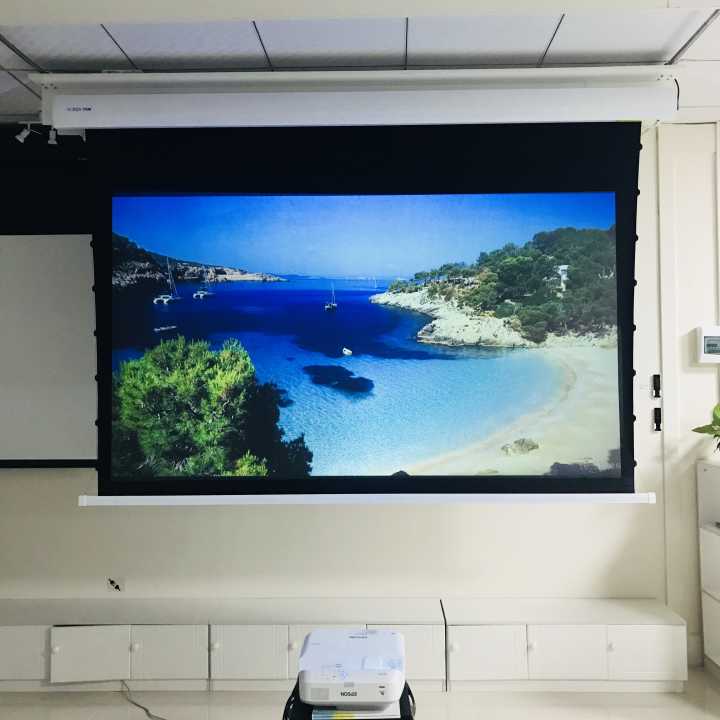 Экран для проектора из натяжного потолка