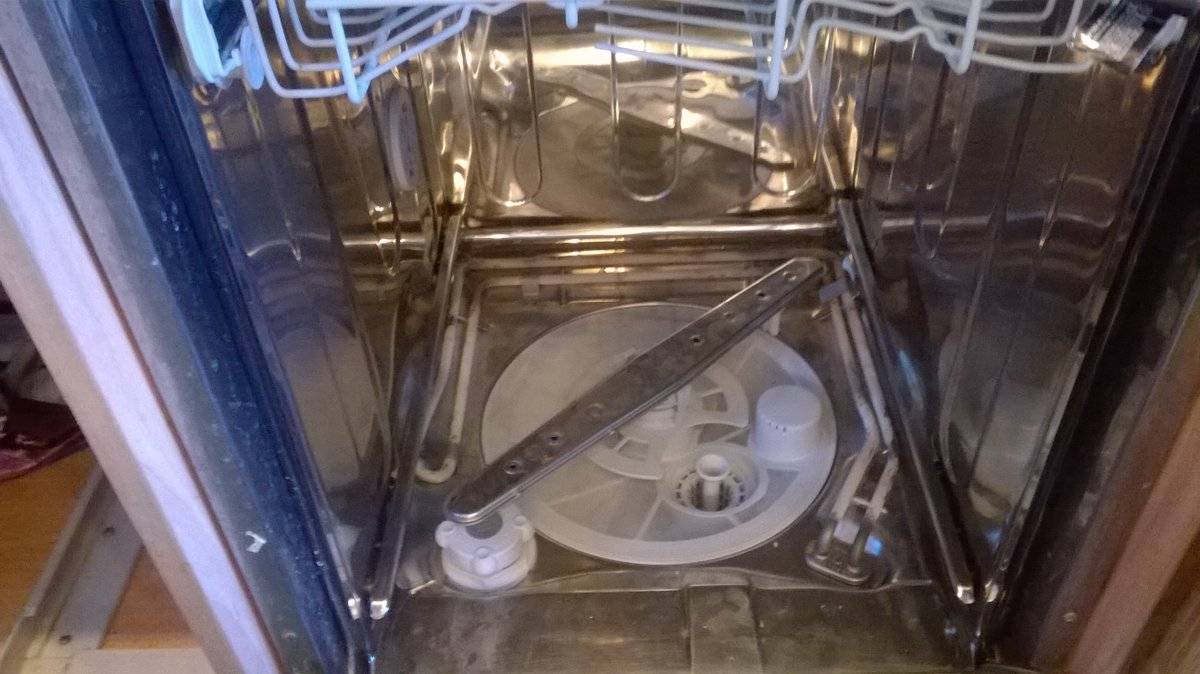 Посудомоечная машина останавливается на половине программы